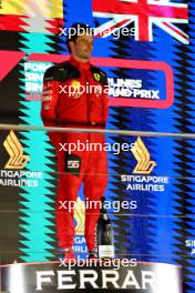 Race winner Carlos Sainz Jr (ESP) Ferrari on the podium. 17.09.2023. Formula 1 World Championship, Rd 16, Singapore Grand Prix, Marina Bay Street Circuit, Singapore, Race Day.