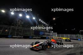 Sergio Perez (MEX) Red Bull Racing RB19. 17.09.2023. Formula 1 World Championship, Rd 16, Singapore Grand Prix, Marina Bay Street Circuit, Singapore, Race Day.