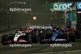 Kevin Magnussen (DEN) Haas VF-23 and Pierre Gasly (FRA) Alpine F1 Team A523 battle for position. 17.09.2023. Formula 1 World Championship, Rd 16, Singapore Grand Prix, Marina Bay Street Circuit, Singapore, Race Day.
