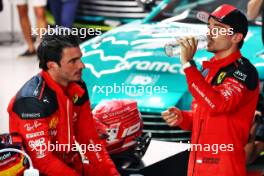 (L to R): Pole sitter Carlos Sainz Jr (ESP) Ferrari with third placed team mate Charles Leclerc (MON) Ferrari in qualifying parc ferme. 16.09.2023. Formula 1 World Championship, Rd 16, Singapore Grand Prix, Marina Bay Street Circuit, Singapore, Qualifying Day.