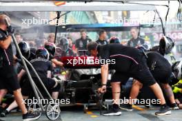 George Russell (GBR) Mercedes AMG F1 W14 in the pits. 16.09.2023. Formula 1 World Championship, Rd 16, Singapore Grand Prix, Marina Bay Street Circuit, Singapore, Qualifying Day.