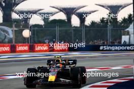 Sergio Perez (MEX) Red Bull Racing RB19. 16.09.2023. Formula 1 World Championship, Rd 16, Singapore Grand Prix, Marina Bay Street Circuit, Singapore, Qualifying Day.