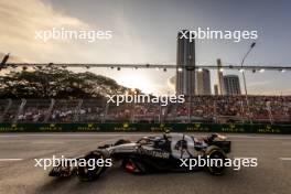 Yuki Tsunoda (JPN) AlphaTauri AT04. 16.09.2023. Formula 1 World Championship, Rd 16, Singapore Grand Prix, Marina Bay Street Circuit, Singapore, Qualifying Day.