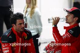 (L to R): Pole sitter Carlos Sainz Jr (ESP) Ferrari with team mate Charles Leclerc (MON) Ferrari in qualifying parc ferme. 16.09.2023. Formula 1 World Championship, Rd 16, Singapore Grand Prix, Marina Bay Street Circuit, Singapore, Qualifying Day.