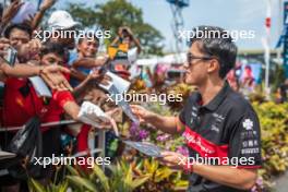 Zhou Guanyu (CHN) Alfa Romeo F1 Team with fans. 16.09.2023. Formula 1 World Championship, Rd 16, Singapore Grand Prix, Marina Bay Street Circuit, Singapore, Qualifying Day.