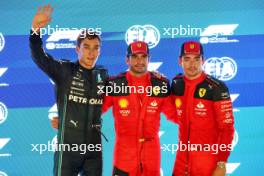 Qualifying top three in parc ferme (L to R): George Russell (GBR) Mercedes AMG F1, second; Carlos Sainz Jr (ESP) Ferrari, pole position; Charles Leclerc (MON) Ferrari, third. 16.09.2023. Formula 1 World Championship, Rd 16, Singapore Grand Prix, Marina Bay Street Circuit, Singapore, Qualifying Day.