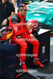 Pole sitter Carlos Sainz Jr (ESP) Ferrari in qualifying parc ferme. 16.09.2023. Formula 1 World Championship, Rd 16, Singapore Grand Prix, Marina Bay Street Circuit, Singapore, Qualifying Day.