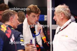 Max Verstappen (NLD) Red Bull Racing with Christian Horner (GBR) Red Bull Racing Team Principal and Dr Helmut Marko (AUT) Red Bull Motorsport Consultant. 16.09.2023. Formula 1 World Championship, Rd 16, Singapore Grand Prix, Marina Bay Street Circuit, Singapore, Qualifying Day.
