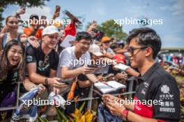 Zhou Guanyu (CHN) Alfa Romeo F1 Team with fans. 16.09.2023. Formula 1 World Championship, Rd 16, Singapore Grand Prix, Marina Bay Street Circuit, Singapore, Qualifying Day.