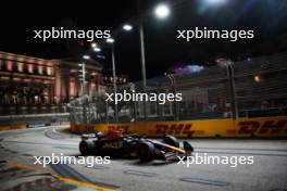 Sergio Perez (MEX) Red Bull Racing RB19. 16.09.2023. Formula 1 World Championship, Rd 16, Singapore Grand Prix, Marina Bay Street Circuit, Singapore, Qualifying Day.