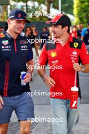 (L to R): Max Verstappen (NLD) Red Bull Racing with Charles Leclerc (MON) Ferrari. 17.09.2023. Formula 1 World Championship, Rd 16, Singapore Grand Prix, Marina Bay Street Circuit, Singapore, Race Day.