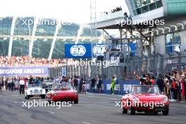 Zhou Guanyu (CHN) Alfa Romeo F1 Team on the drivers' parade. 17.09.2023. Formula 1 World Championship, Rd 16, Singapore Grand Prix, Marina Bay Street Circuit, Singapore, Race Day.