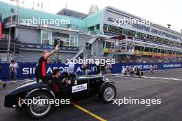 Kevin Magnussen (DEN) Haas F1 Team on the drivers' parade. 17.09.2023. Formula 1 World Championship, Rd 16, Singapore Grand Prix, Marina Bay Street Circuit, Singapore, Race Day.