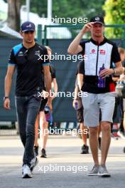 (L to R): Esteban Ocon (FRA) Alpine F1 Team with Nico Hulkenberg (GER) Haas F1 Team. 17.09.2023. Formula 1 World Championship, Rd 16, Singapore Grand Prix, Marina Bay Street Circuit, Singapore, Race Day.