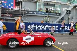 Lando Norris (GBR) McLaren on the drivers' parade. 17.09.2023. Formula 1 World Championship, Rd 16, Singapore Grand Prix, Marina Bay Street Circuit, Singapore, Race Day.
