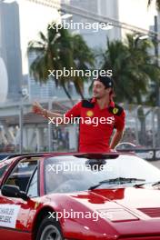 Charles Leclerc (MON) Ferrari on the drivers' parade. 17.09.2023. Formula 1 World Championship, Rd 16, Singapore Grand Prix, Marina Bay Street Circuit, Singapore, Race Day.