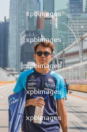 Alexander Albon (THA) Williams Racing walks the circuit. 14.09.2023. Formula 1 World Championship, Rd 16, Singapore Grand Prix, Marina Bay Street Circuit, Singapore, Preparation Day.