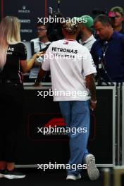 Lewis Hamilton (GBR) Mercedes AMG F1 with Ted Kravitz (GBR) Sky Sports Pitlane Reporter. 14.09.2023. Formula 1 World Championship, Rd 16, Singapore Grand Prix, Marina Bay Street Circuit, Singapore, Preparation Day.