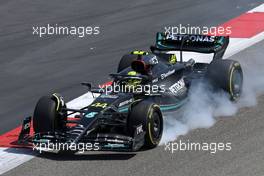 Lewis Hamilton (GBR) Mercedes AMG F1 W14 locks up under braking. 24.02.2023. Formula 1 Testing, Sakhir, Bahrain, Day Two.