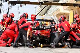 Carlos Sainz Jr (ESP) Ferrari SF-23 practices a pit stop. 24.02.2023. Formula 1 Testing, Sakhir, Bahrain, Day Two.