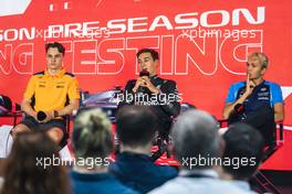 (L to R): Oscar Piastri (AUS) McLaren; George Russell (GBR) Mercedes AMG F1; and Alexander Albon (THA) Williams Racing, in the FIA Press Conference. 24.02.2023. Formula 1 Testing, Sakhir, Bahrain, Day Two.