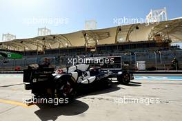 Yuki Tsunoda (JPN) AlphaTauri AT04 leaves the pits. 24.02.2023. Formula 1 Testing, Sakhir, Bahrain, Day Two.