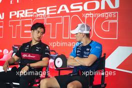 (L to R): Zhou Guanyu (CHN) Alfa Romeo F1 Team and Logan Sargeant (USA) Williams Racing in the FIA Press Conference. 25.02.2023. Formula 1 Testing, Sakhir, Bahrain, Day Three.