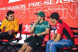 (L to R): Lando Norris (GBR) McLaren; Fernando Alonso (ESP) Aston Martin F1 Team, and Carlos Sainz Jr (ESP) Ferrari, in the FIA Press Conference. 25.02.2023. Formula 1 Testing, Sakhir, Bahrain, Day Three.
