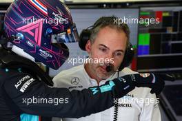 (L to R): Alexander Albon (THA) Williams Racing with James Urwin (GBR) Williams Racing Race Engineer. 25.02.2023. Formula 1 Testing, Sakhir, Bahrain, Day Three.