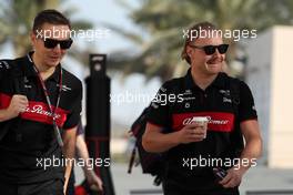 (L to R): Antti Vierula (FIN) Personal Trainer with Valtteri Bottas (FIN) Alfa Romeo F1 Team. 23.02.2023. Formula 1 Testing, Sakhir, Bahrain, Day One.