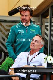 Fernando Alonso (ESP) Aston Martin F1 Team and Martin Whitmarsh (GBR) Aston Martin F1 Team Group Chief Executive Officer. 23.02.2023. Formula 1 Testing, Sakhir, Bahrain, Day One.