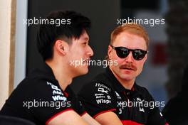Valtteri Bottas (FIN) Alfa Romeo F1 Team (Right) and team mate Guanyu Zhou (CHN) Alfa Romeo F1 Team. 22.02.2023. Formula 1 Testing, Sakhir, Bahrain, Preparations.