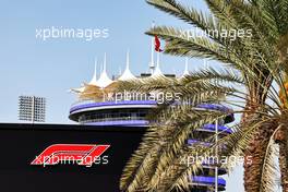 Circuit atmosphere - F1 logo. 22.02.2023. Formula 1 Testing, Sakhir, Bahrain, Preparations.