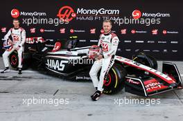 Nico Hulkenberg (GER), Haas F1 Team and Kevin Magnussen (DEN), Haas F1 Team  23.02.2023. Formula 1 Testing, Sakhir, Bahrain, Day One.