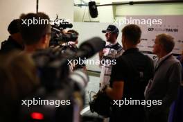 Daniel Ricciardo (AUS) AlphaTauri with the media. 24.11.2023. Formula 1 World Championship, Rd 23, Abu Dhabi Grand Prix, Yas Marina Circuit, Abu Dhabi, Practice Day.