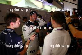 Daniel Ricciardo (AUS) AlphaTauri with the media. 24.11.2023. Formula 1 World Championship, Rd 23, Abu Dhabi Grand Prix, Yas Marina Circuit, Abu Dhabi, Practice Day.