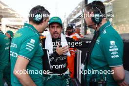 Fernando Alonso (ESP) Aston Martin F1 Team on the grid. 26.11.2023. Formula 1 World Championship, Rd 23, Abu Dhabi Grand Prix, Yas Marina Circuit, Abu Dhabi, Race Day.
