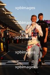 Kevin Magnussen (DEN) Haas F1 Team on the grid. 26.11.2023. Formula 1 World Championship, Rd 23, Abu Dhabi Grand Prix, Yas Marina Circuit, Abu Dhabi, Race Day.