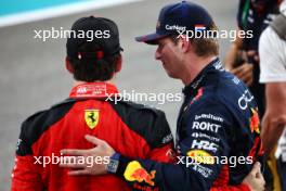 (L to R): Charles Leclerc (MON) Ferrari with Max Verstappen (NLD) Red Bull Racing on the podium. 26.11.2023. Formula 1 World Championship, Rd 23, Abu Dhabi Grand Prix, Yas Marina Circuit, Abu Dhabi, Race Day.