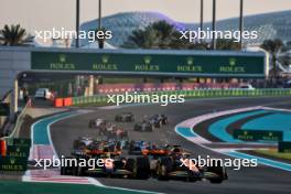Oscar Piastri (AUS) McLaren MCL60 at the start of the race. 26.11.2023. Formula 1 World Championship, Rd 23, Abu Dhabi Grand Prix, Yas Marina Circuit, Abu Dhabi, Race Day.