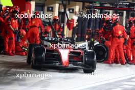 Charles Leclerc (MON) Ferrari SF-23 makes a pit stop. 26.11.2023. Formula 1 World Championship, Rd 23, Abu Dhabi Grand Prix, Yas Marina Circuit, Abu Dhabi, Race Day.