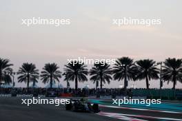 Lewis Hamilton (GBR) Mercedes AMG F1 W14. 26.11.2023. Formula 1 World Championship, Rd 23, Abu Dhabi Grand Prix, Yas Marina Circuit, Abu Dhabi, Race Day.