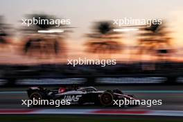 Nico Hulkenberg (GER) Haas VF-23. 26.11.2023. Formula 1 World Championship, Rd 23, Abu Dhabi Grand Prix, Yas Marina Circuit, Abu Dhabi, Race Day.