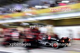 Kevin Magnussen (DEN) Haas VF-23 makes a pit stop. 26.11.2023. Formula 1 World Championship, Rd 23, Abu Dhabi Grand Prix, Yas Marina Circuit, Abu Dhabi, Race Day.