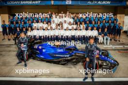 (L to R): Logan Sargeant (USA) Williams Racing and Alexander Albon (THA) Williams Racing at a team photograph. 25.11.2023. Formula 1 World Championship, Rd 23, Abu Dhabi Grand Prix, Yas Marina Circuit, Abu Dhabi, Qualifying Day.