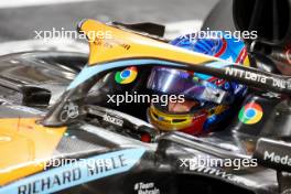 Oscar Piastri (AUS) McLaren MCL60 in qualifying parc ferme. 25.11.2023. Formula 1 World Championship, Rd 23, Abu Dhabi Grand Prix, Yas Marina Circuit, Abu Dhabi, Qualifying Day.
