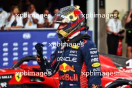 Max Verstappen (NLD) Red Bull Racing celebrates his pole position in qualifying parc ferme. 25.11.2023. Formula 1 World Championship, Rd 23, Abu Dhabi Grand Prix, Yas Marina Circuit, Abu Dhabi, Qualifying Day.