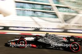 Yuki Tsunoda (JPN) AlphaTauri AT04. 25.11.2023. Formula 1 World Championship, Rd 23, Abu Dhabi Grand Prix, Yas Marina Circuit, Abu Dhabi, Qualifying Day.