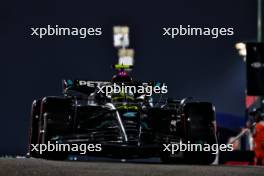 Lewis Hamilton (GBR) Mercedes AMG F1 W14 leaves the pits. 25.11.2023. Formula 1 World Championship, Rd 23, Abu Dhabi Grand Prix, Yas Marina Circuit, Abu Dhabi, Qualifying Day.