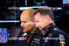 Christian Horner (GBR) Red Bull Racing Team Principal with Gianpiero Lambiase (ITA) Red Bull Racing Engineer. 25.11.2023. Formula 1 World Championship, Rd 23, Abu Dhabi Grand Prix, Yas Marina Circuit, Abu Dhabi, Qualifying Day.